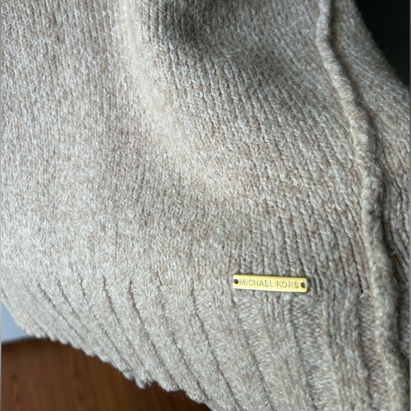 Michael Michael Kors Women’s Turtle Neck Thick Knit Sweater Oatmeal Color - Picture 4 of 5